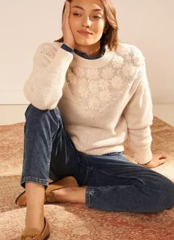 Sud Express Jumpers & Cardigans|Pull Col Rond A Broderies Florales Ecru Marguerite