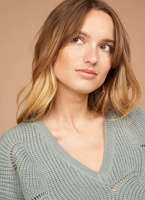Sud Express Jumpers & Cardigans|Pull Col V Au Tricotage Ajoure Amande Matido